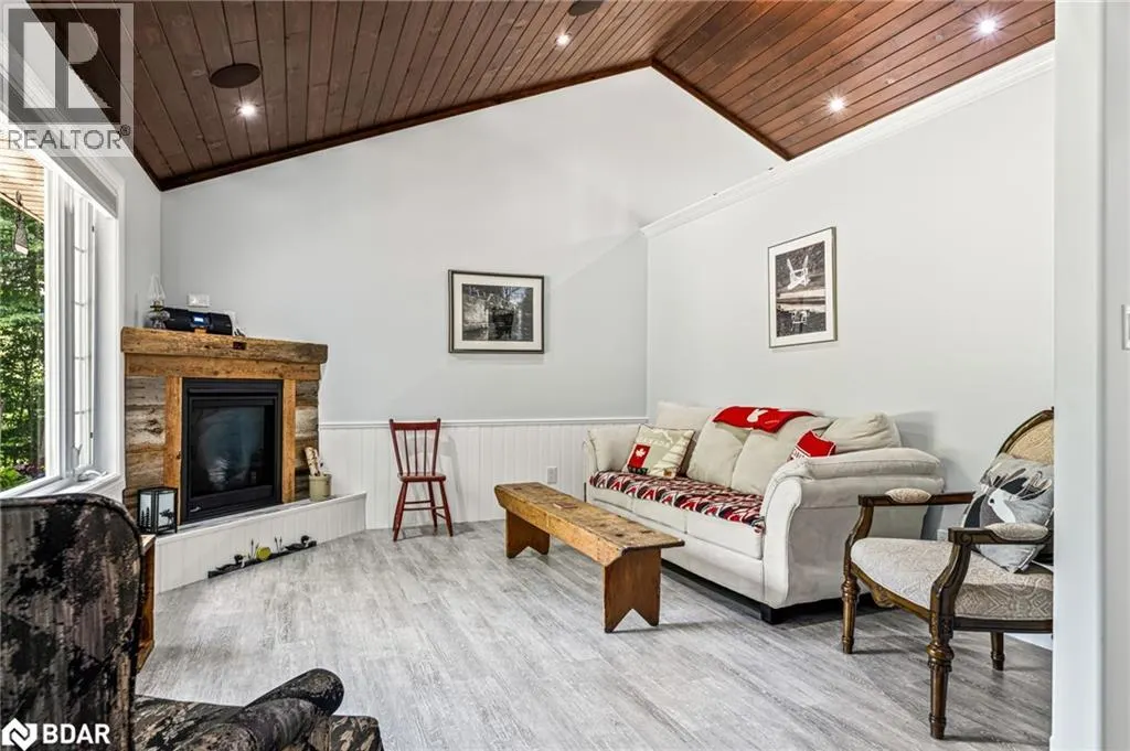 121 YONGE Street S