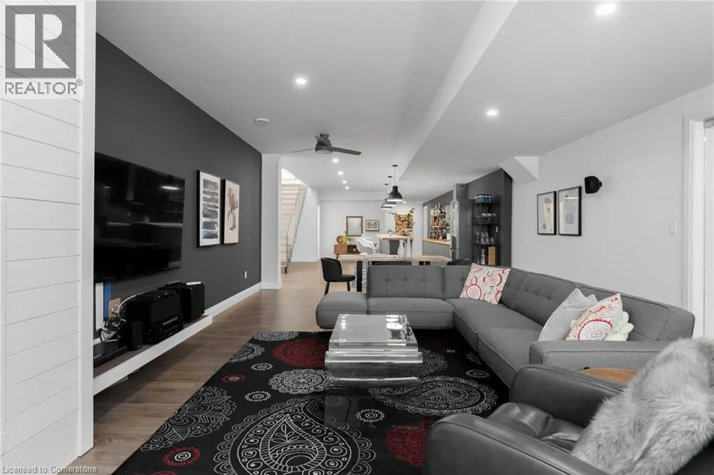 806 ALEXANDER Road