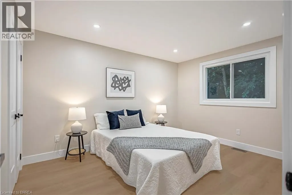 28 CRESTLYNN Crescent