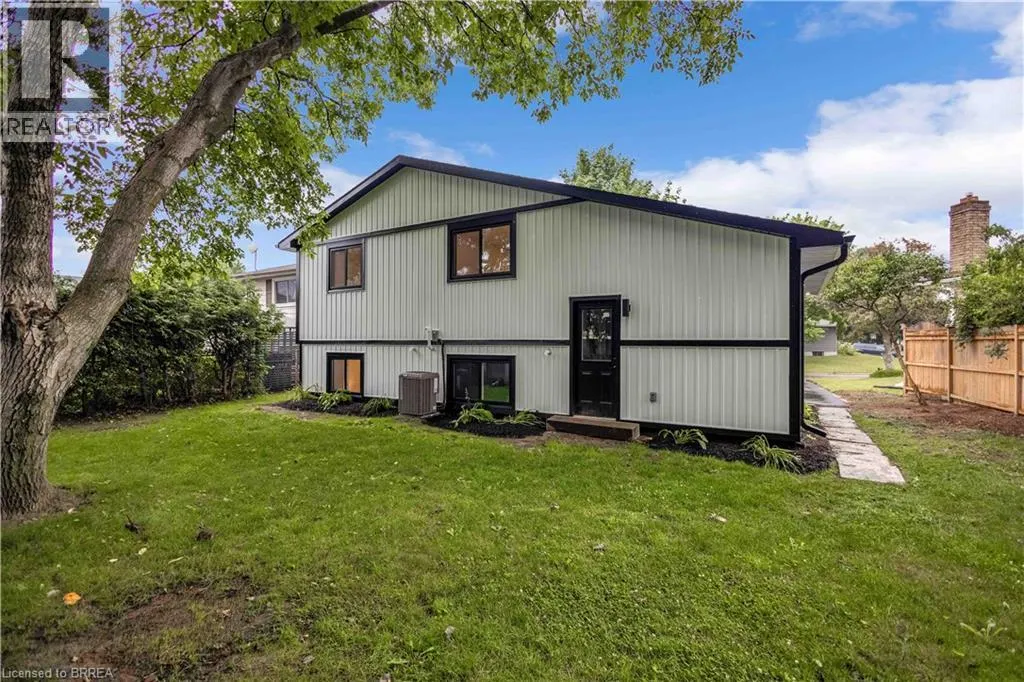 28 CRESTLYNN Crescent