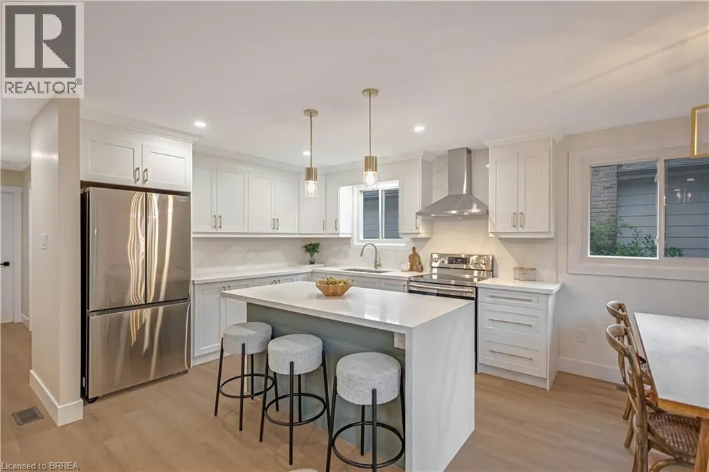 28 CRESTLYNN Crescent