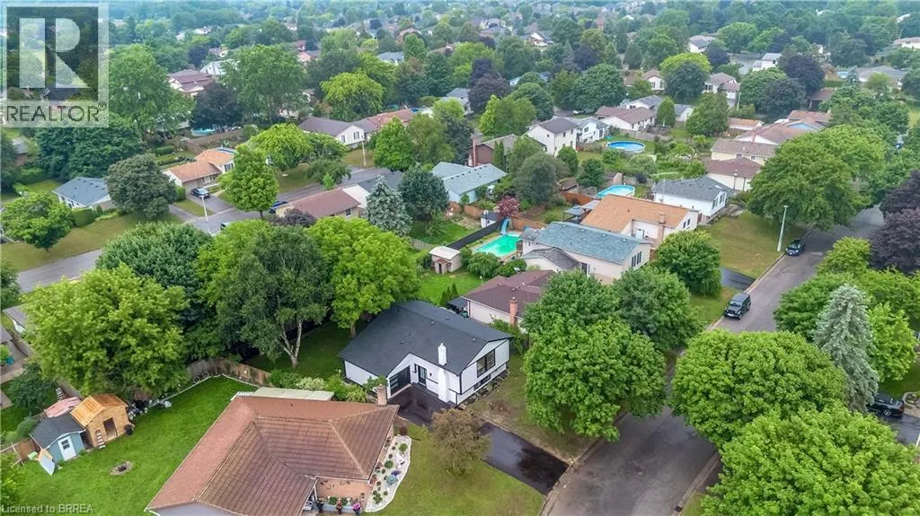 28 CRESTLYNN Crescent