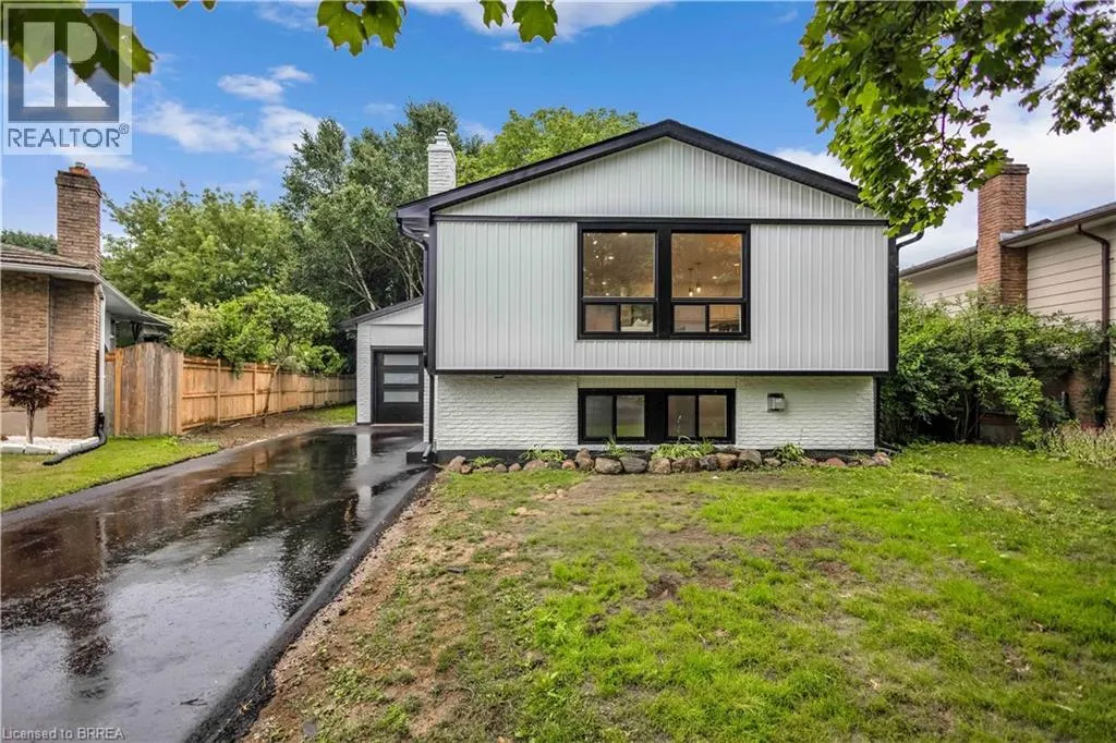 28 CRESTLYNN Crescent