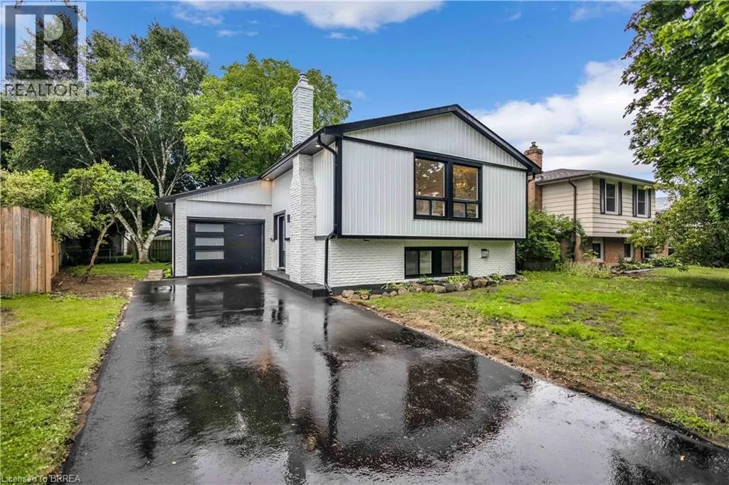 28 CRESTLYNN Crescent