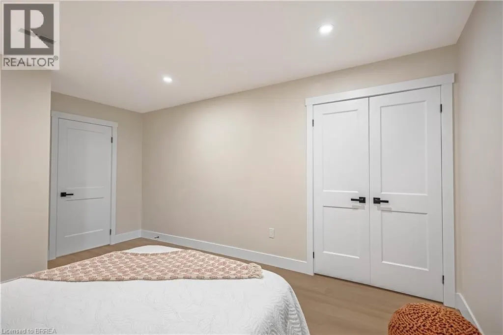 28 CRESTLYNN Crescent