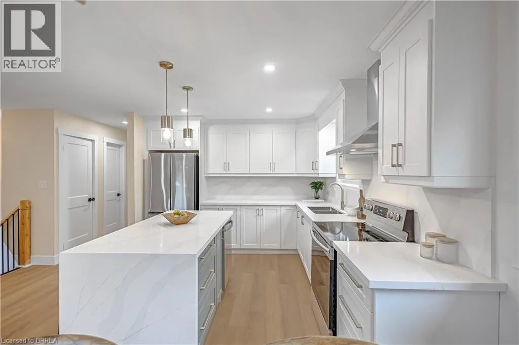 28 CRESTLYNN Crescent