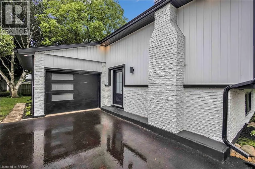 28 CRESTLYNN Crescent