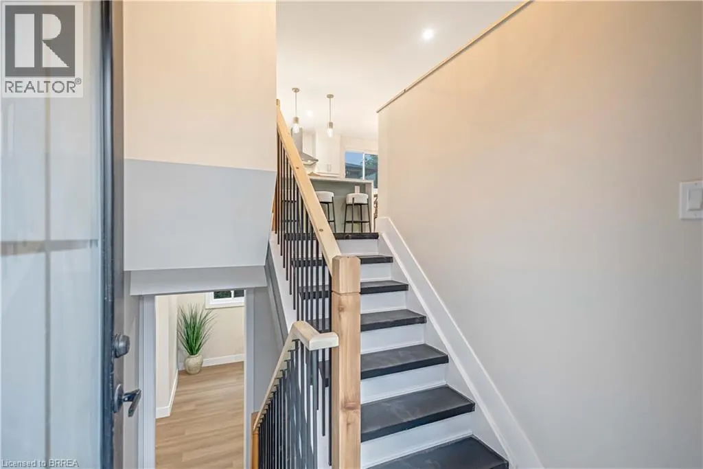 28 CRESTLYNN Crescent