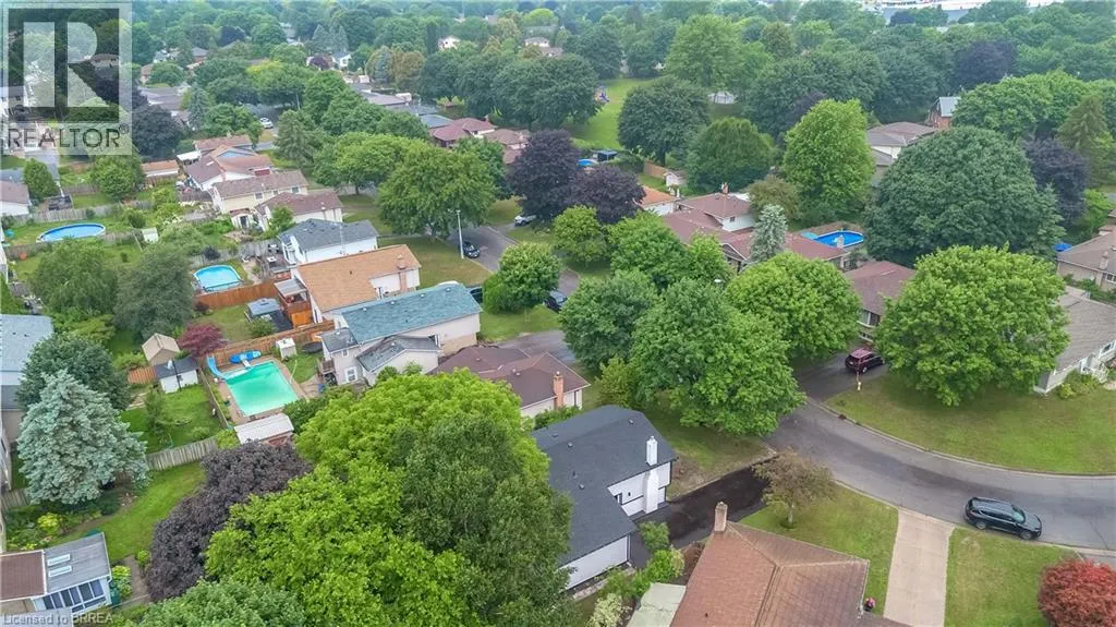 28 CRESTLYNN Crescent