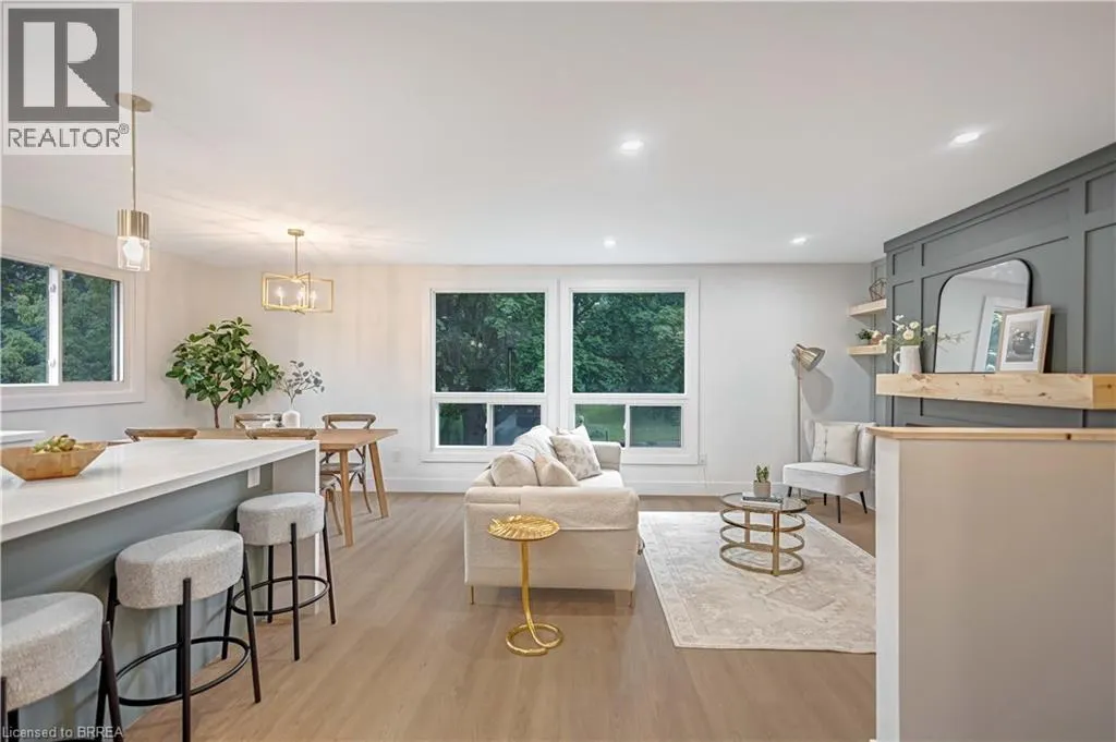 28 CRESTLYNN Crescent