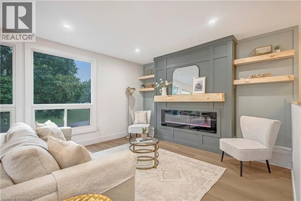 28 CRESTLYNN Crescent