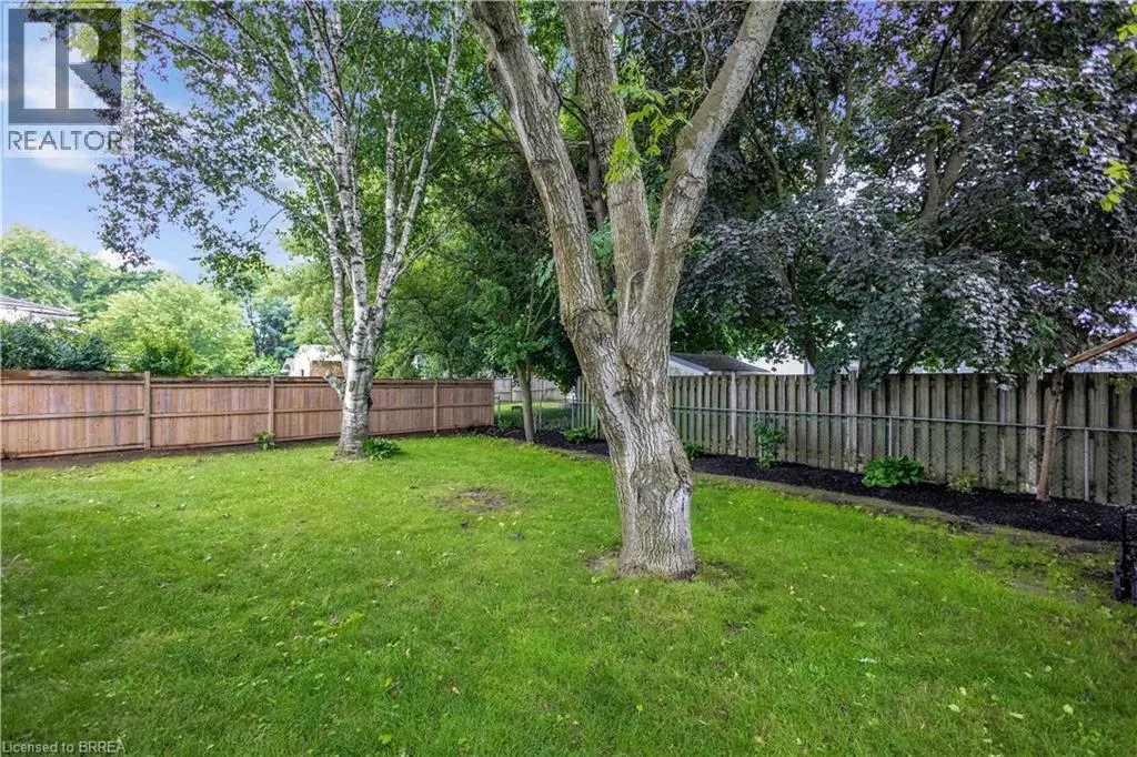 28 CRESTLYNN Crescent