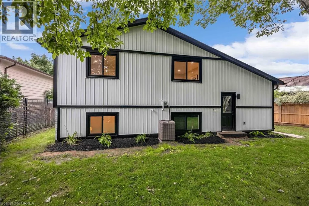 28 CRESTLYNN Crescent