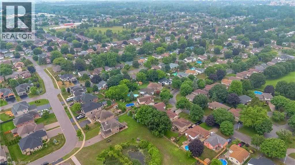 28 CRESTLYNN Crescent