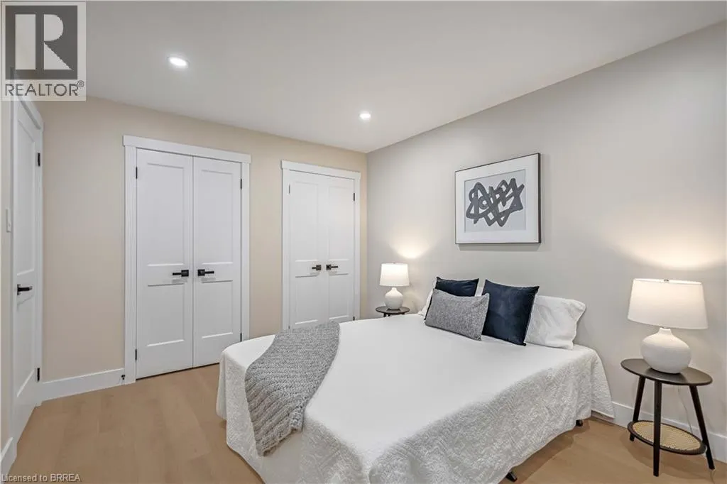 28 CRESTLYNN Crescent
