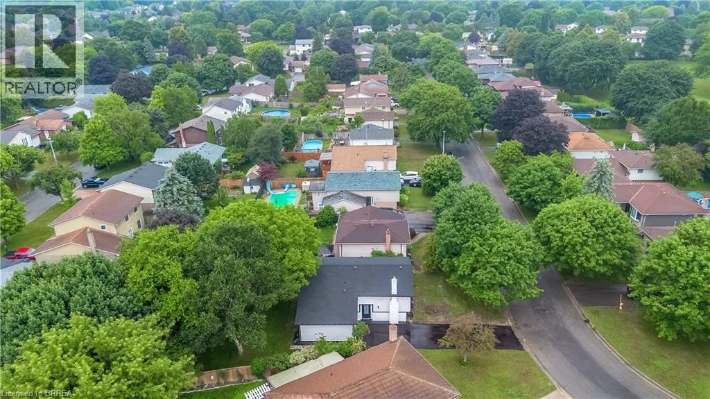28 CRESTLYNN Crescent