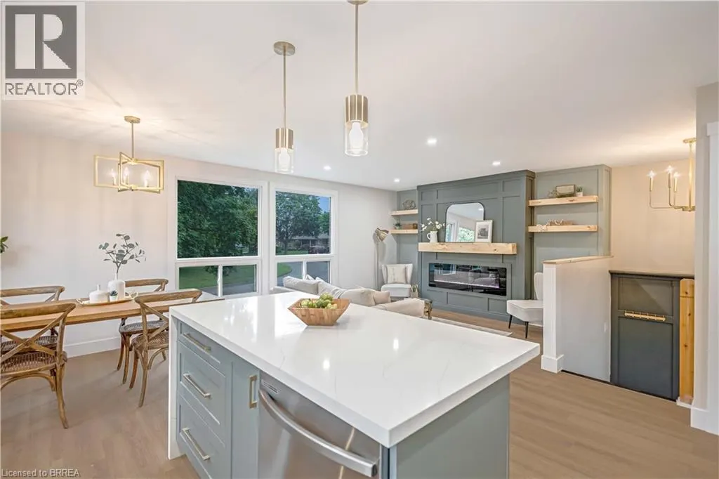 28 CRESTLYNN Crescent