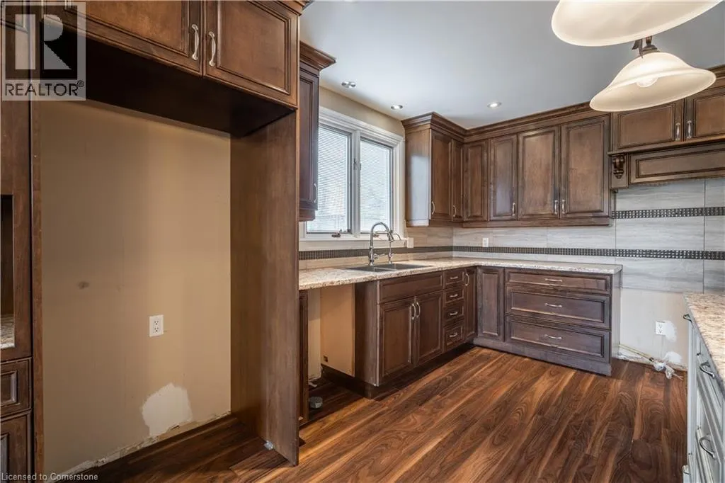 7623 RAINBOW Crescent