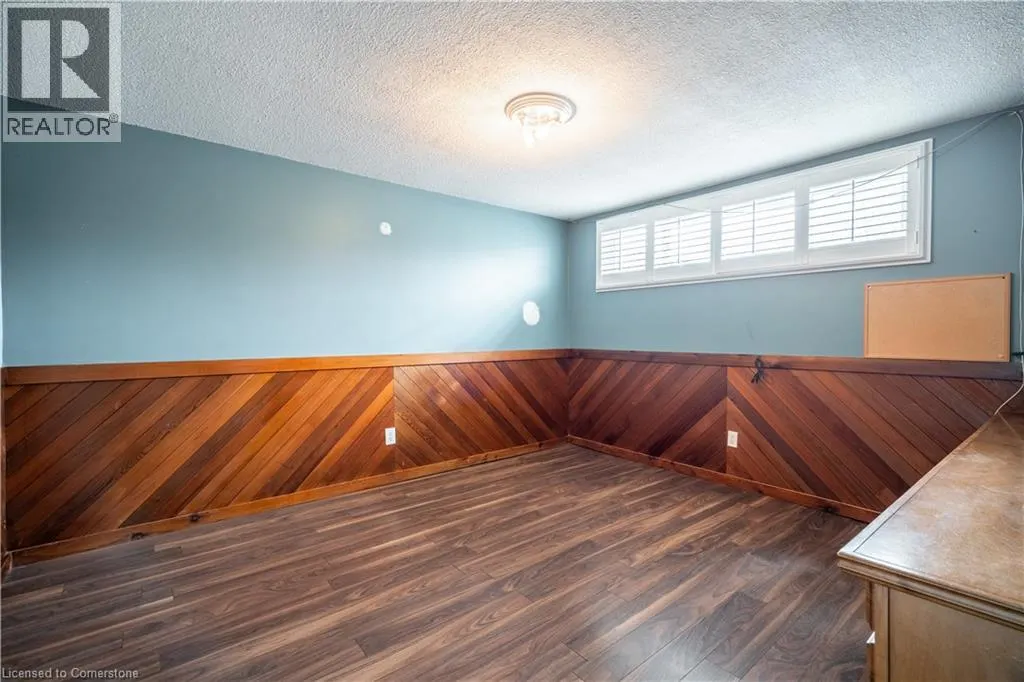 7623 RAINBOW Crescent