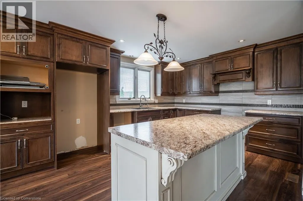 7623 RAINBOW Crescent