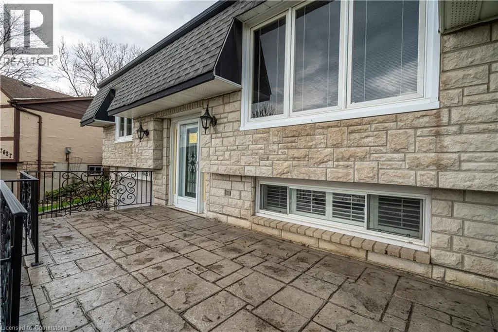 7623 RAINBOW Crescent