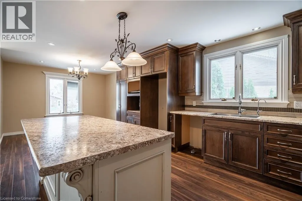 7623 RAINBOW Crescent