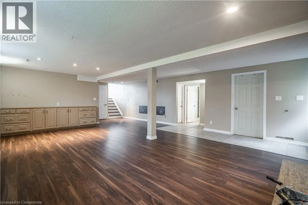 7623 RAINBOW Crescent
