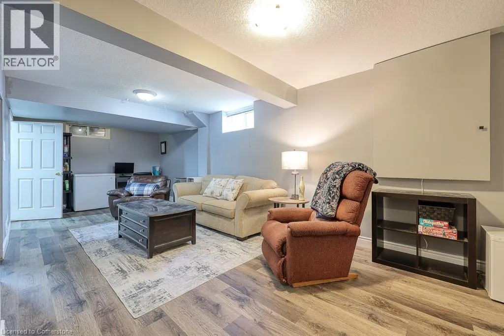 149 SNYDER'S Street E Unit# 9, #9