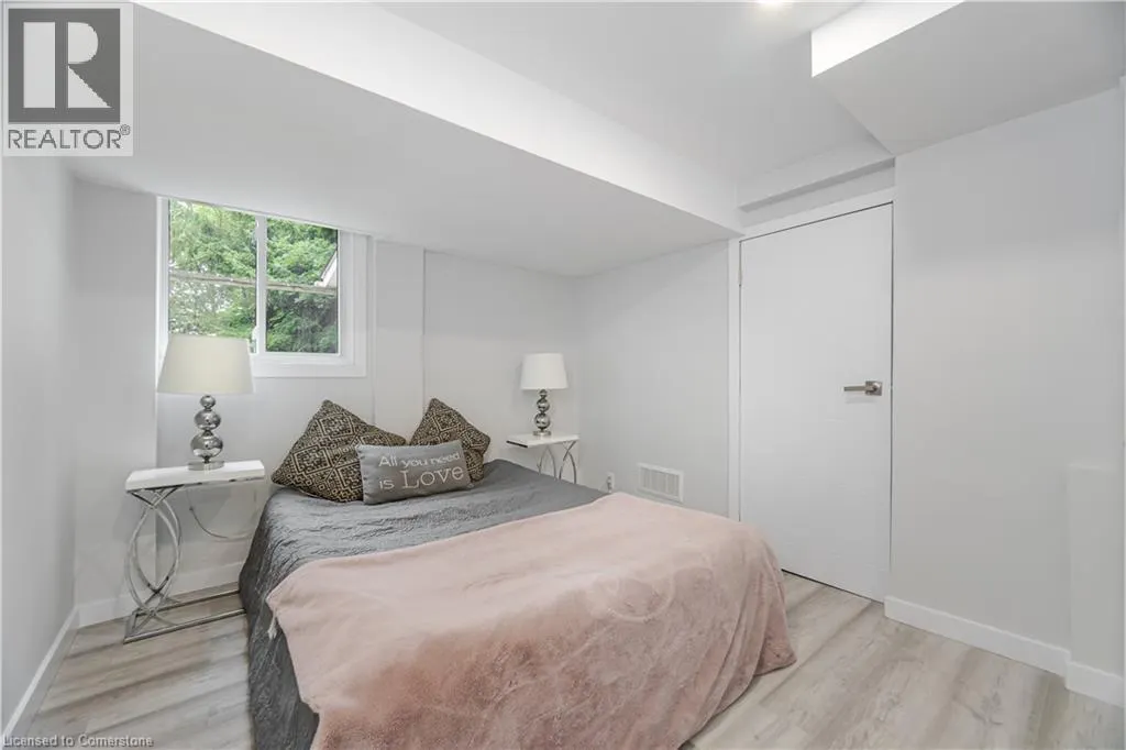 20 ROSENEATH Crescent