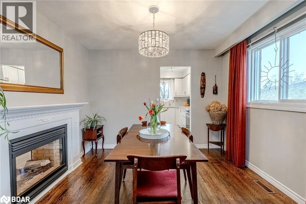33 PORTER Crescent