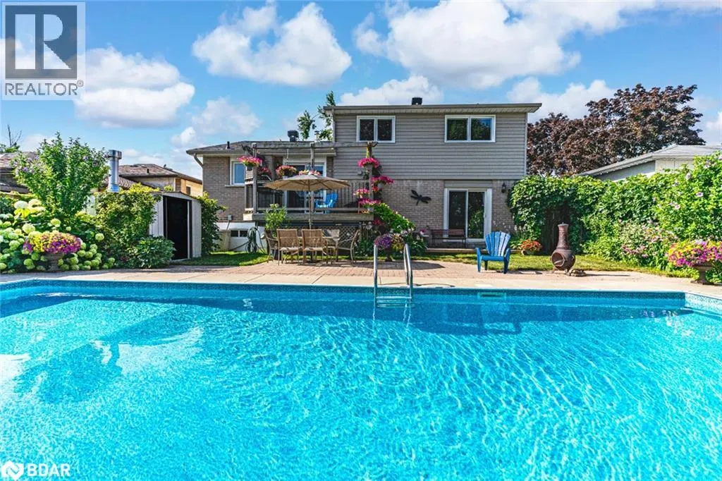 33 PORTER Crescent