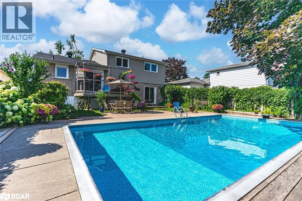 33 PORTER Crescent