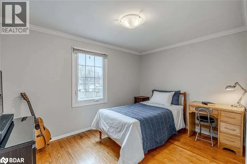33 PORTER Crescent