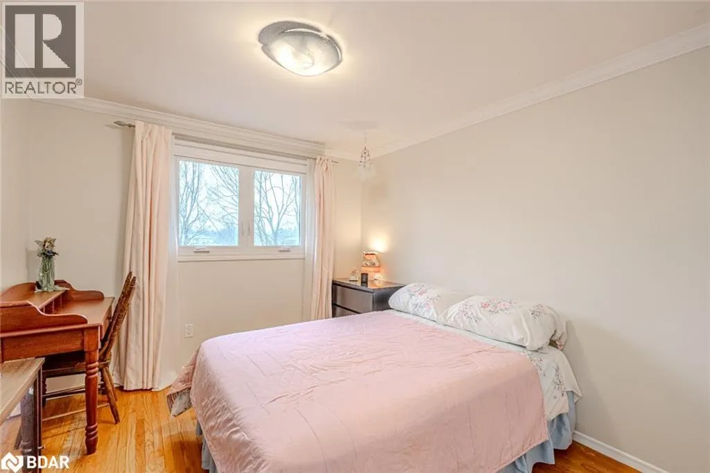 33 PORTER Crescent