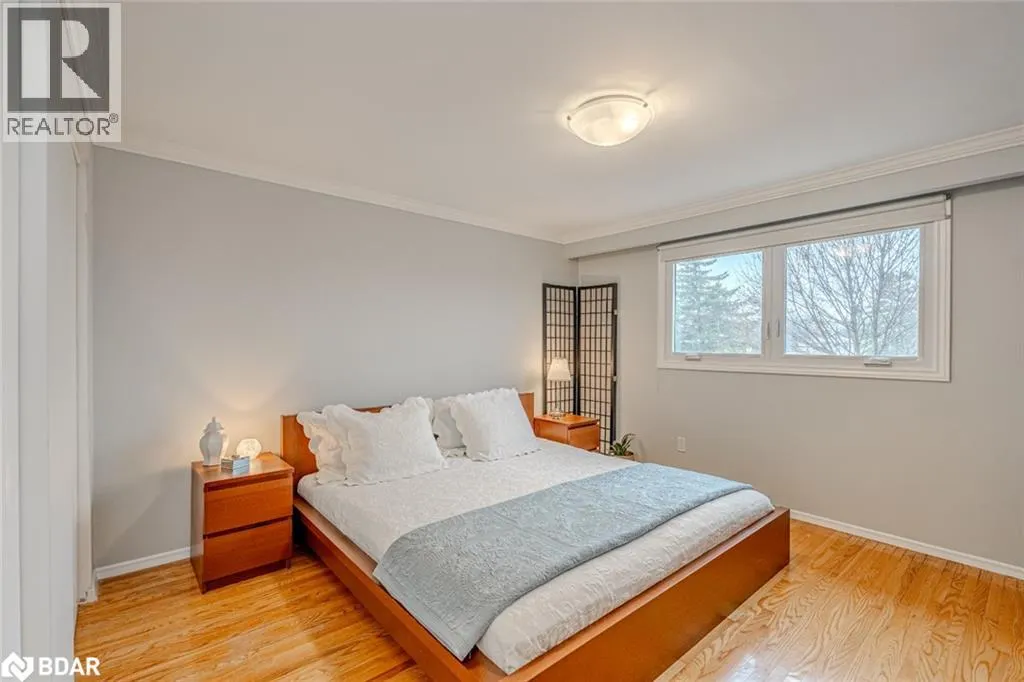 33 PORTER Crescent