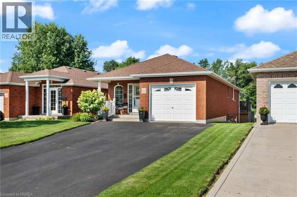 44 MACPHERSON Drive