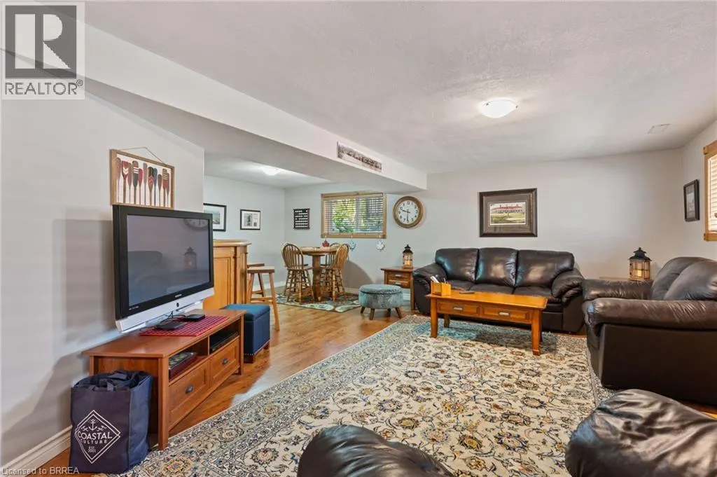 44 MACPHERSON Drive