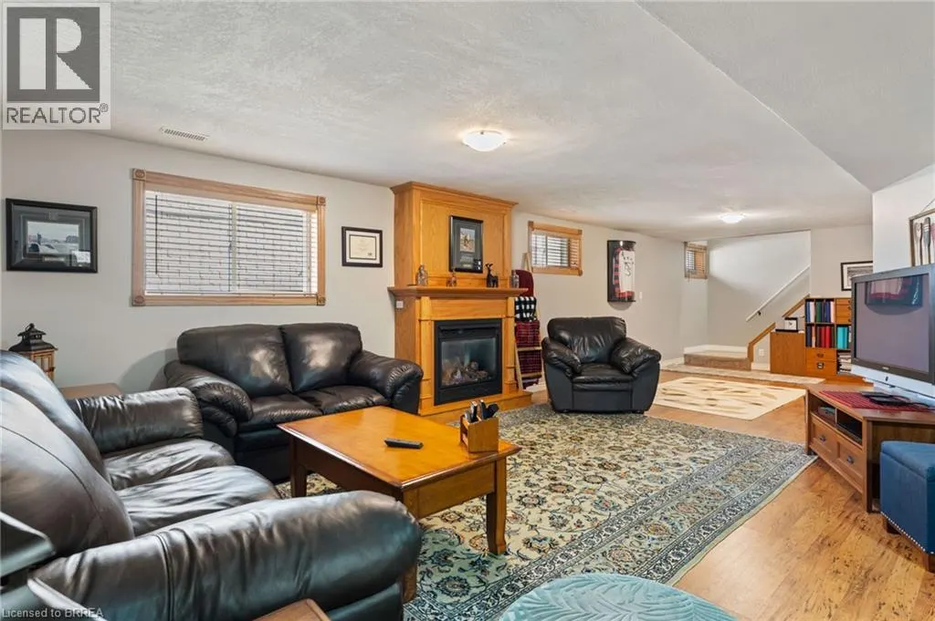 44 MACPHERSON Drive