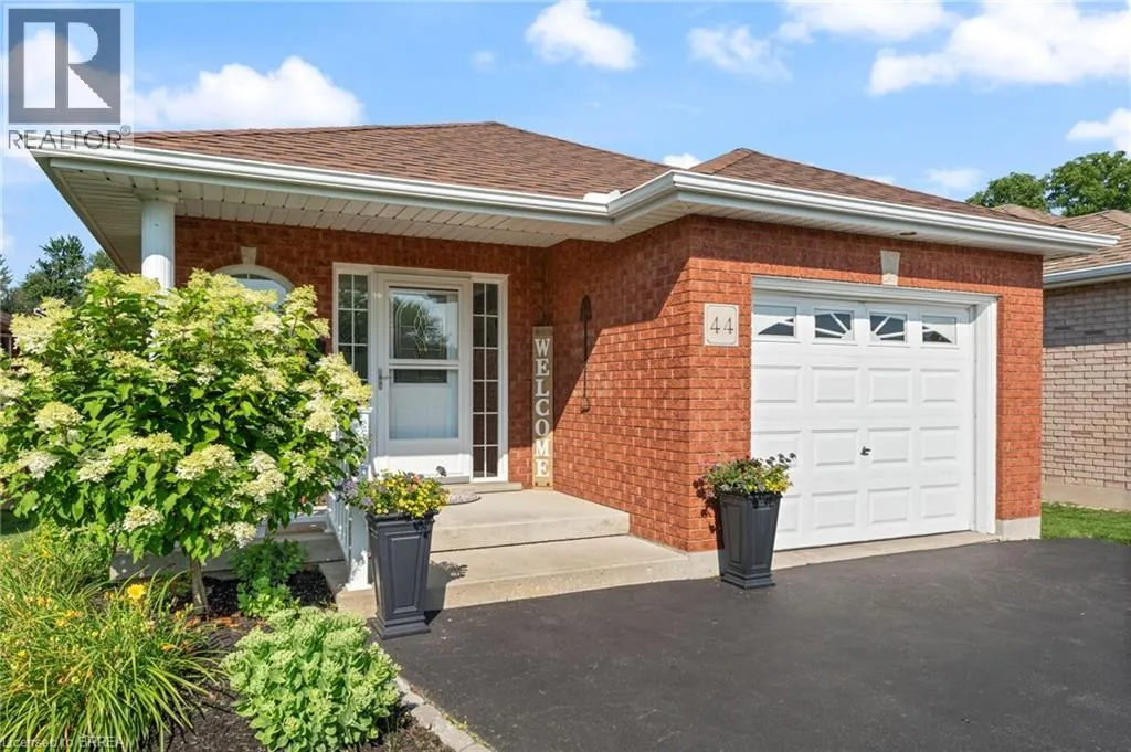 44 MACPHERSON Drive