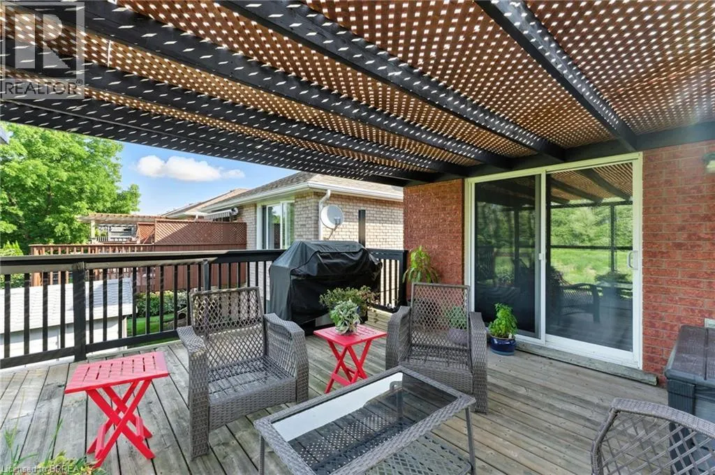44 MACPHERSON Drive