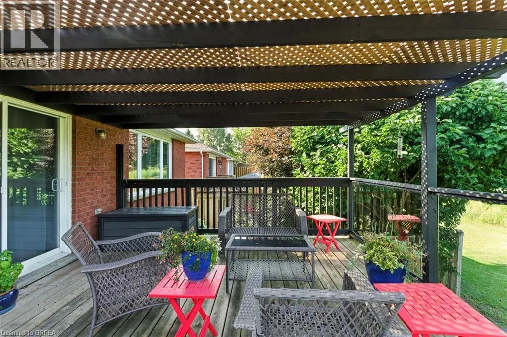 44 MACPHERSON Drive