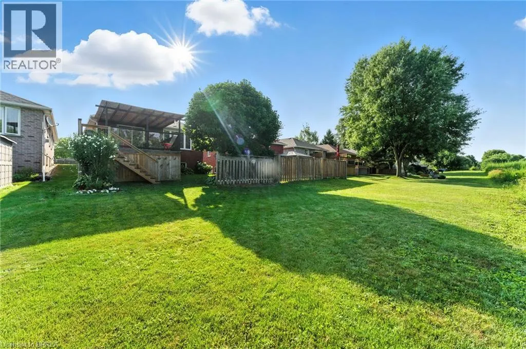 44 MACPHERSON Drive