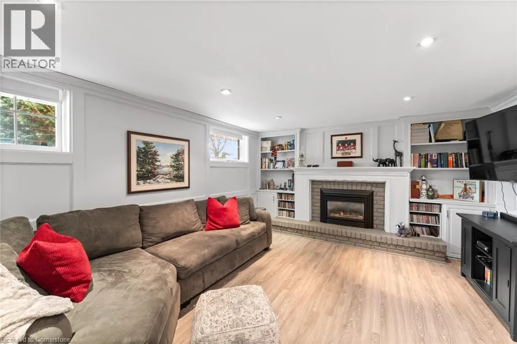 637 THORNWOOD Avenue