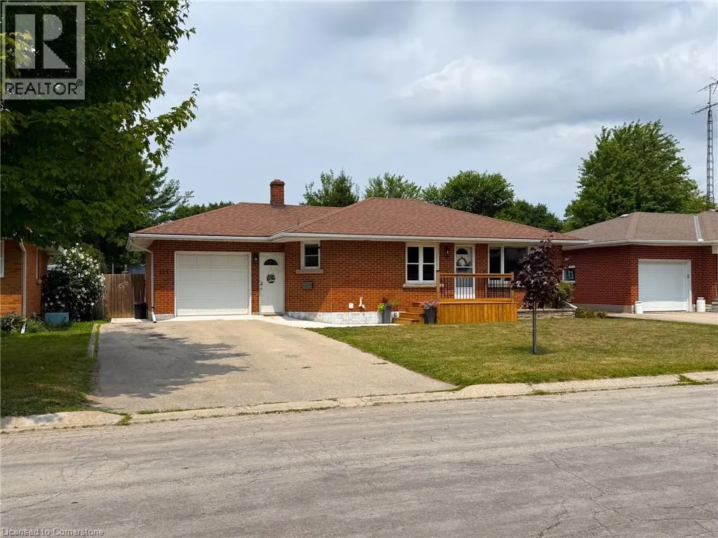 153 CONNAUGHT Avenue