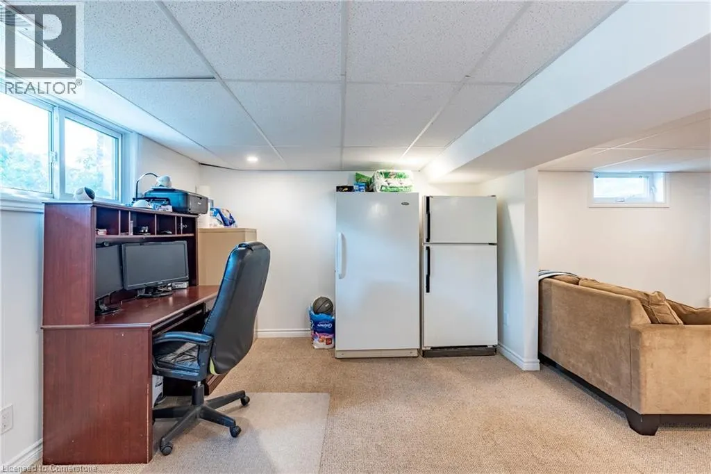 2 LESTER Place