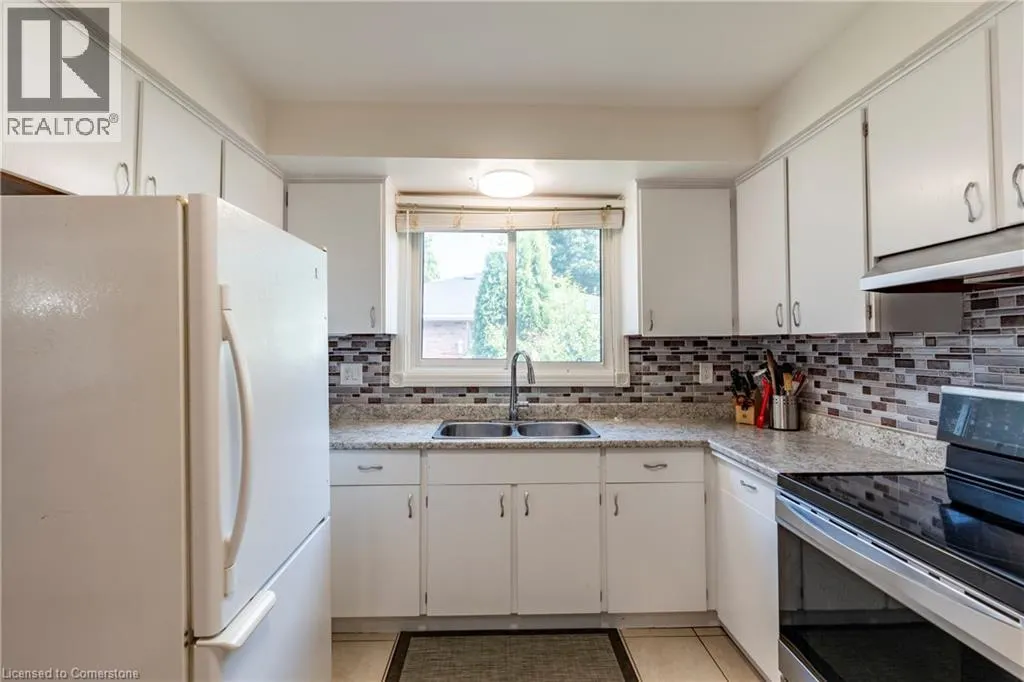 2 LESTER Place