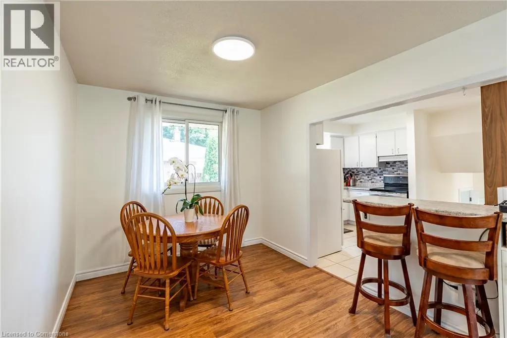 2 LESTER Place