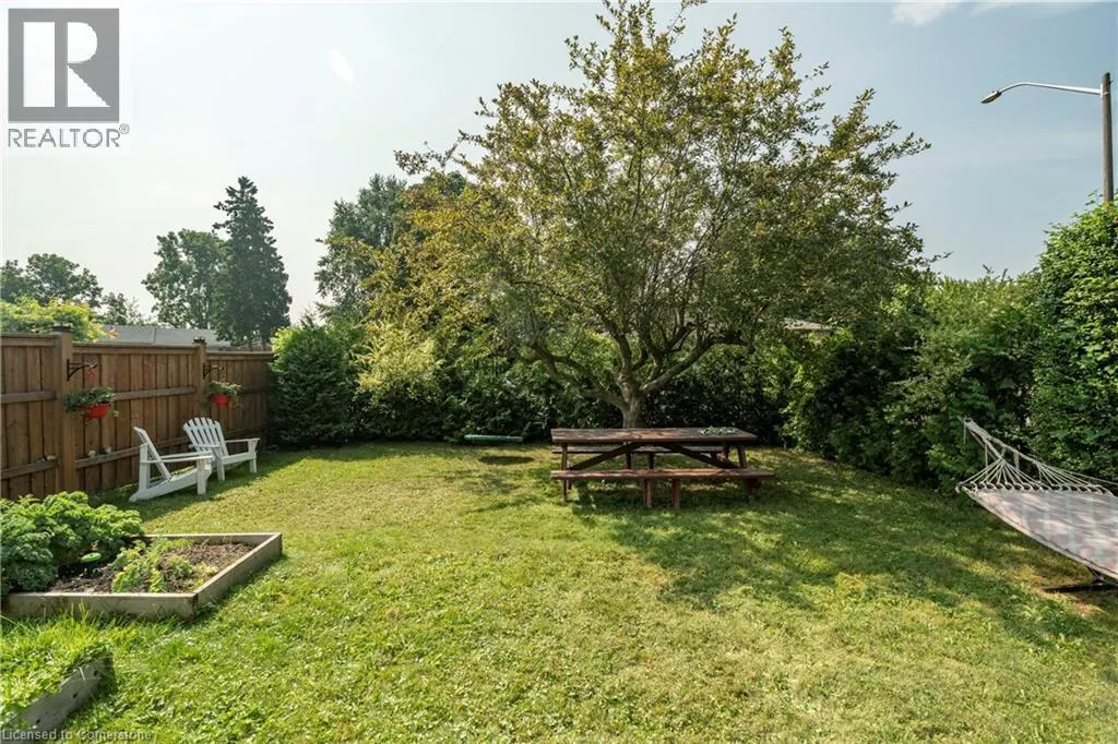 2 LESTER Place