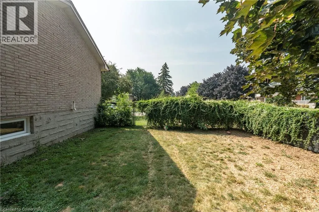 2 LESTER Place