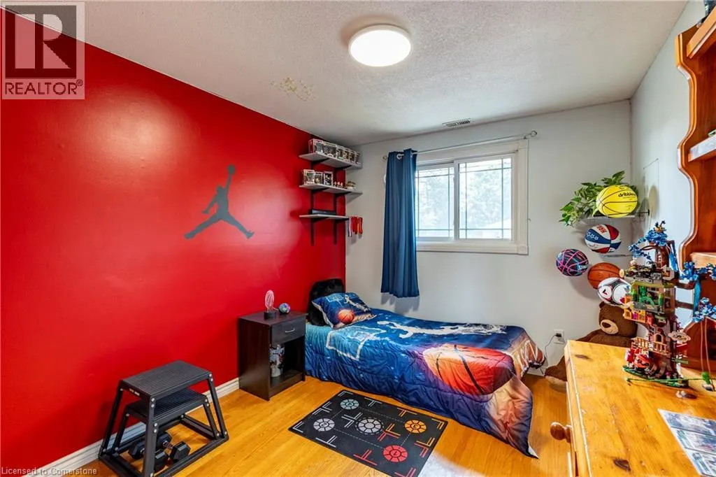 2 LESTER Place